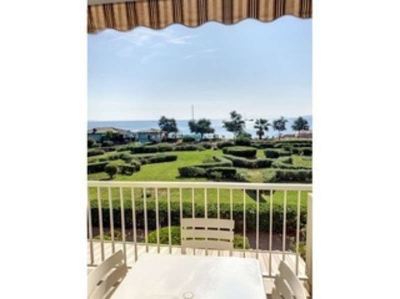 Location Studio en bord de plage du Lavandou, r&eacute;sidence La Corvette.