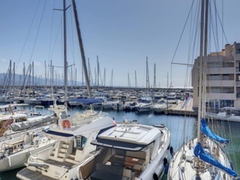 Location T2 Port de Bormes - la Favière- Vue mer, classé trois étoiles.