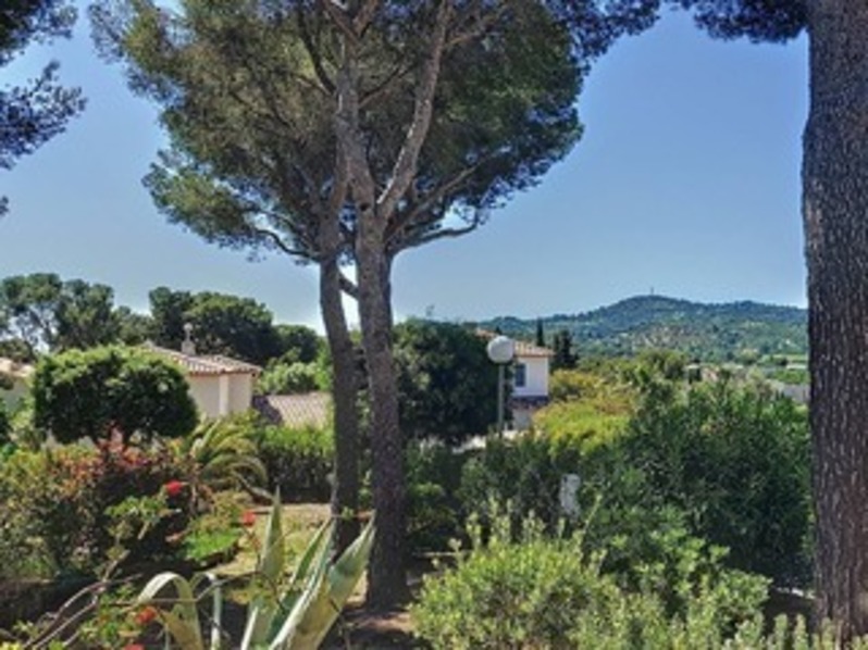 Location Beau T3 climatisé dans la résidence Les Parcs du Soleil avec Piscines.