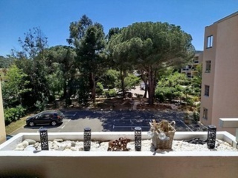Location Joli T2 cabine classé 2* avec parking et vue collines