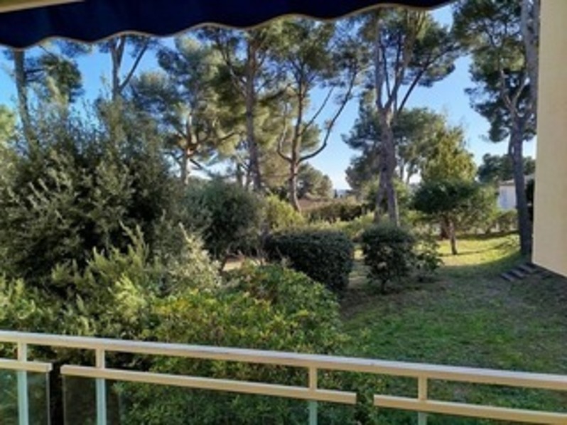 Location T2 dans résidence Les parcs du soleil, piscines, vue jardins