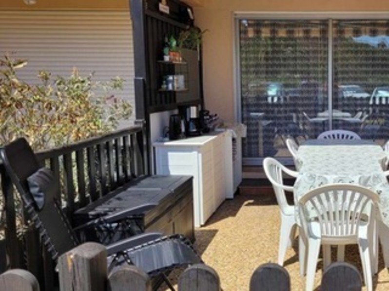 Location Studio en RDJ avec terrasse, résidence piscine, tennis, jeux de boules