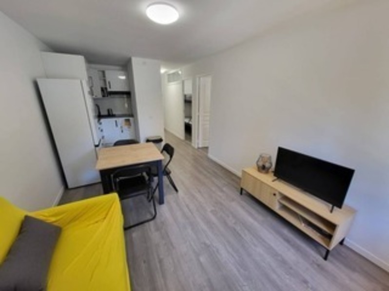 Location T2 RDC climatis&eacute; refait &agrave; neuf proche plage.