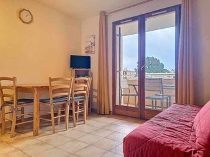 Location T2 dans r&eacute;sidence Clair Azur, &agrave; 400m des plages et commerces, quartier La Favi&egrave;re