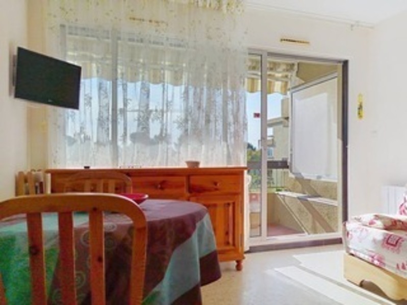 Location Studio vue piscine r&eacute;sidence le Parc des Oliviers, la Favi&egrave;re, &agrave; Bormes les Mimosas.