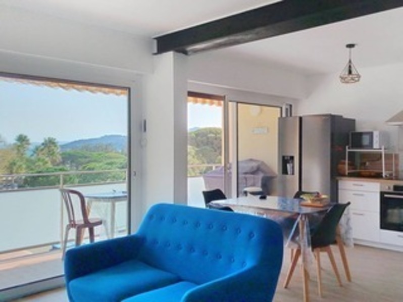 Location Joli T3 climatis&eacute; avec vue mer et collines, r&eacute;sidence le Levant, &agrave; Bormes les Mimosas