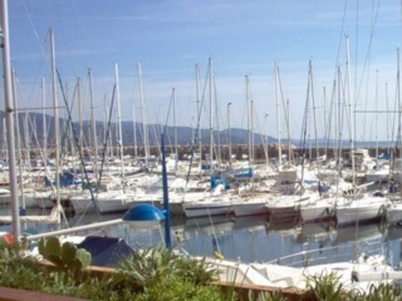 Location T2 climatisé vue mer Port de Bormes -La Favière