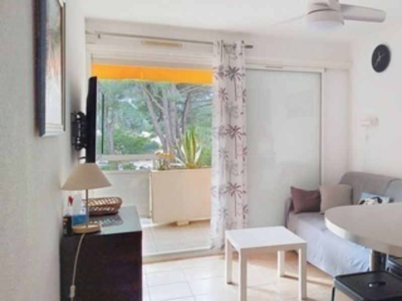 Location T2 cabine  &agrave; proximit&eacute; commerces et plages