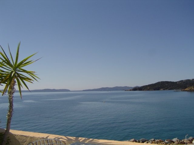 Location Studio double cabine avec vue mer Port de Bormes -La Favière